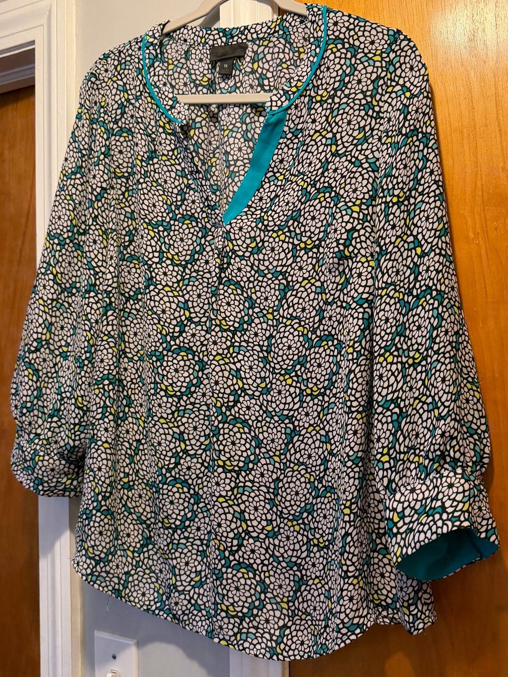 Worthington Teal and White Floral V-Neck Blouse EUC
